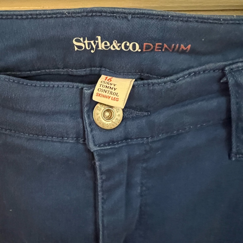 Style&Co Skinny Jeans Women’s Plus Size 16. Like New. Royal Blue